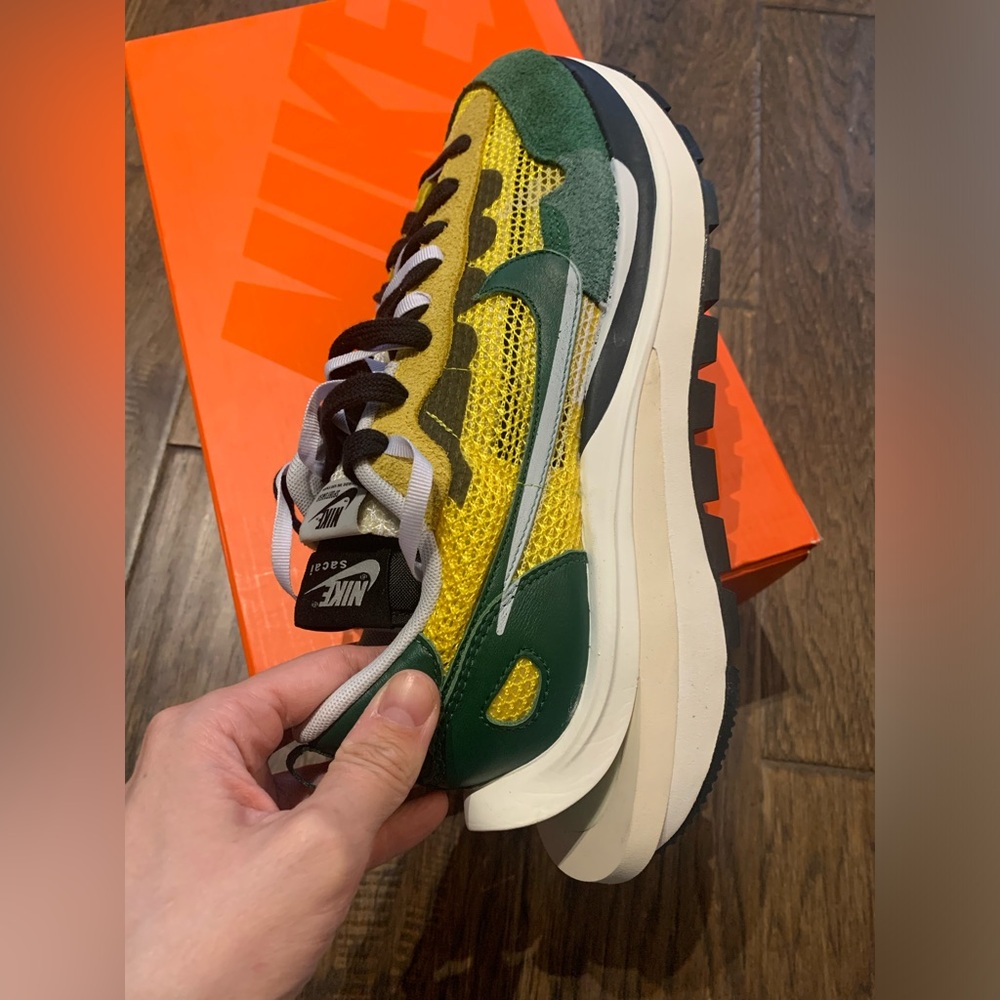 Nike Vaporwaffle Shoe - Picture 2 of 4